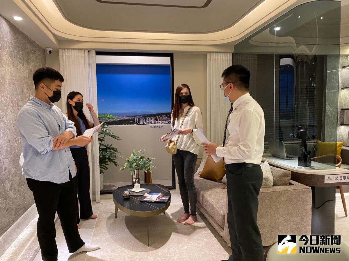 ▲住不起高價蛋黃區，蛋白購屋成趨勢，在東海商圈推案的「茂洋晴山洋洋」，多十分鐘車程可省300萬，預約看屋絡繹不絕。（圖／記者金武鳳攝，2023，5．31)             
