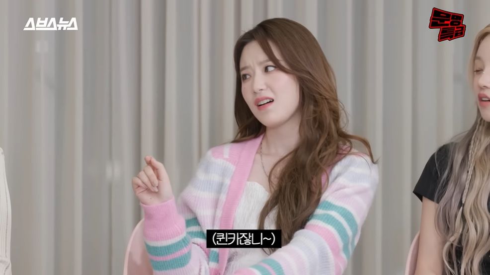 ▲舒華日前與(G)I-DLE團員們一同上節目宣傳，卻沒對主持人講敬語引發爭議，粉絲們看完後相當傻眼，直呼：「這習慣真的要改了！」（圖／翻攝문명특급MMTG YouTube）