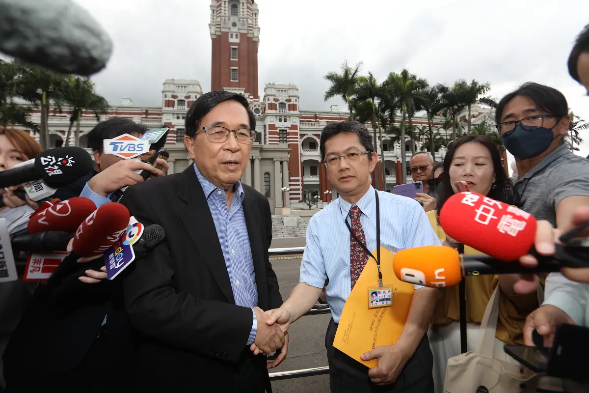 ▲前總統陳水扁11日在臉書上，PO上迷因圖「台灣的選擇」，被解讀是表態支持民眾黨總統候選人柯文哲。（圖／NOWnews資料照）