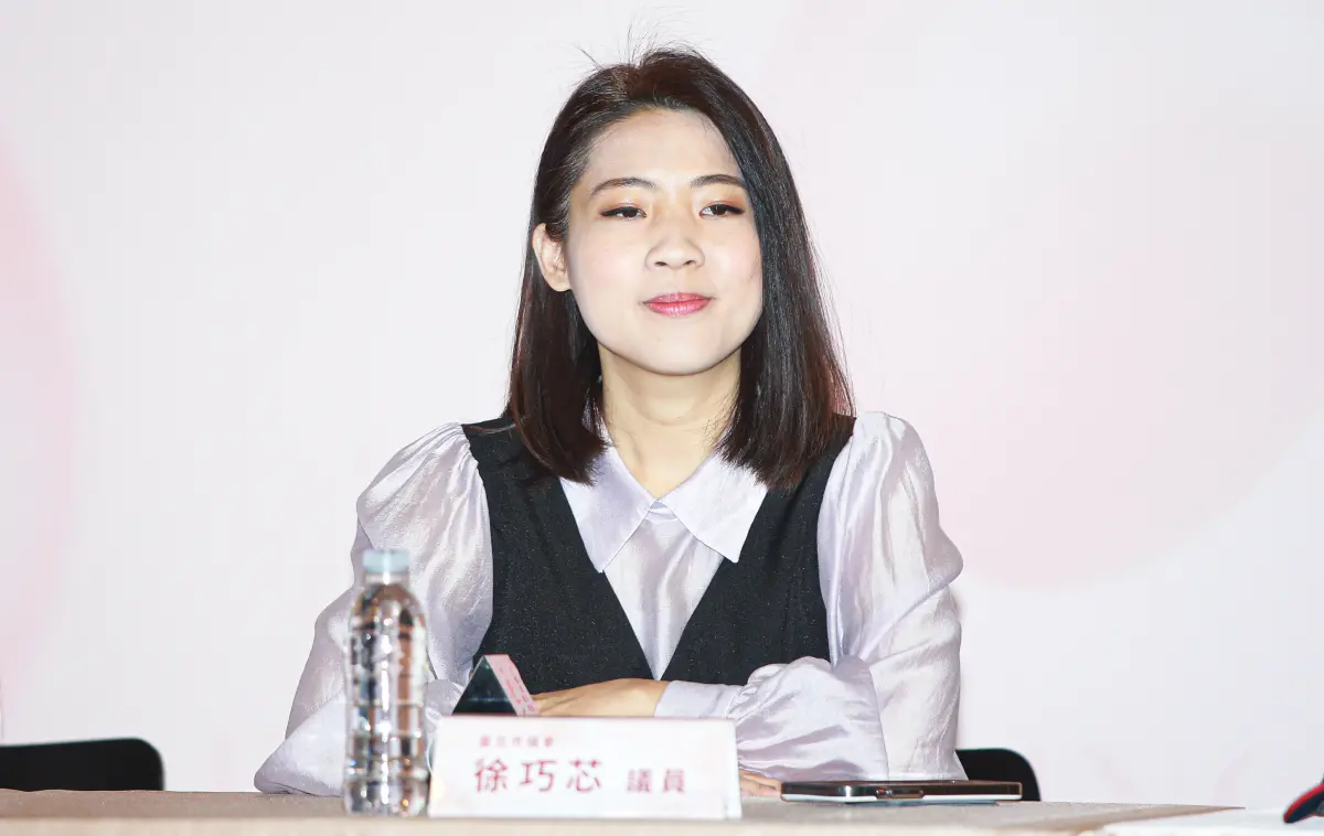 ▲徐巧芯稱超思8萬公斤進口蛋含致癌物，政府再一次「謀財又害命」，洪申翰批評這是惡質指控，「以後誰還敢來幫助台灣？」（圖／翻攝自徐巧芯臉書）