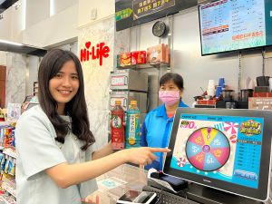 萊爾富推出「轉轉暑樂趣」活動,凡購買指定商品任2件,於結帳時即可參加轉盤遊戲乙次。(圖/業者提供) ▲萊爾富推出「轉轉暑樂趣」活動,凡購買指定商品任2件,於結帳時即可參加轉盤遊戲乙次。(圖/業者提供)