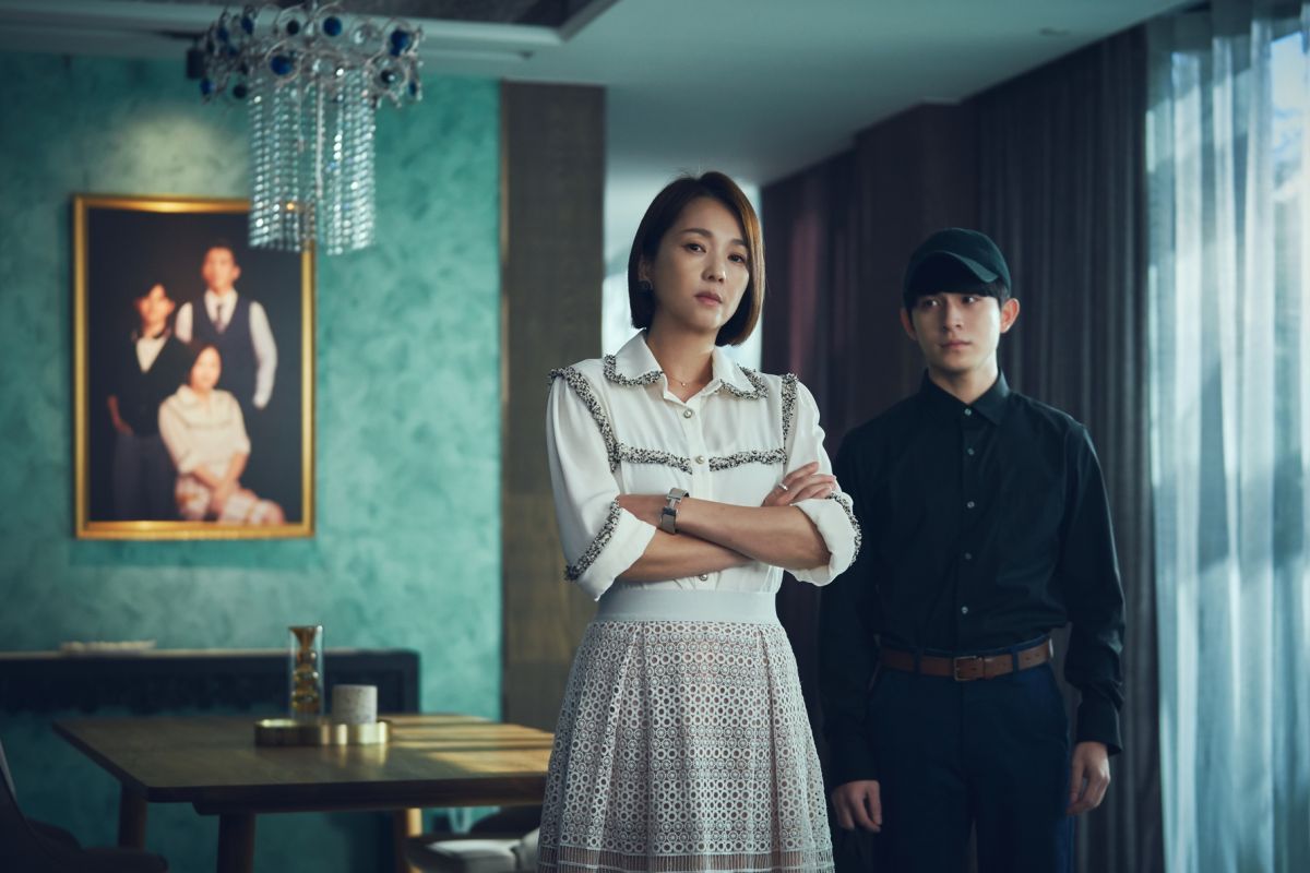 ▲六月（左）、林暉閔《親愛壞蛋》收視新高，誰是性侵真凶掀議。（圖／三立）