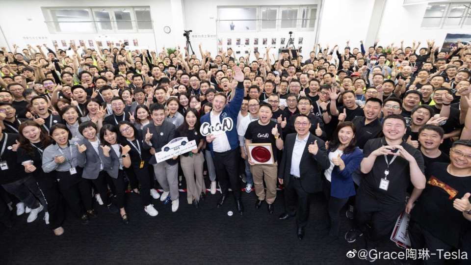 ▲馬斯克凌晨到訪特斯拉上海廠。（圖／翻攝自特斯拉全球副總裁陶琳微博）