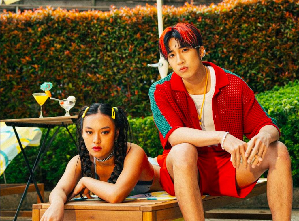 ▲婁峻碩在新歌MV中，幫辣妹擦防曬油，火辣畫面全曝光。（圖／KKLIVE+想不到音樂工作室提供）