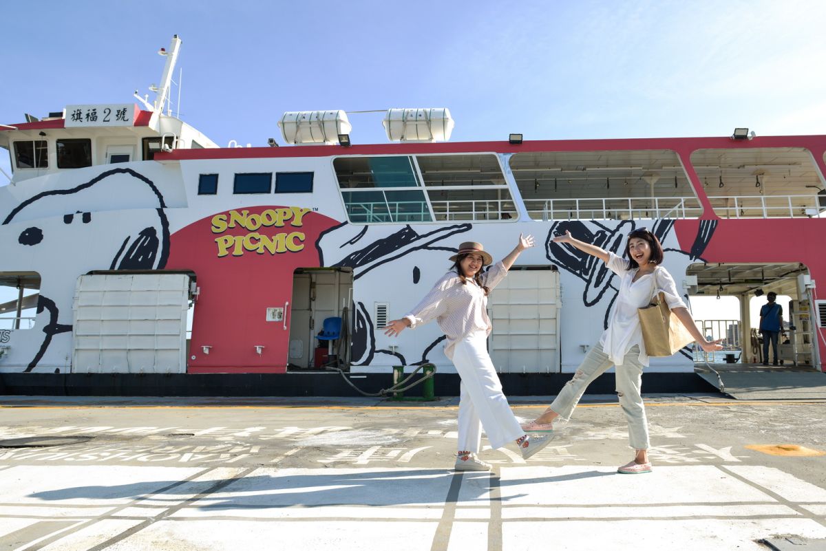▲高雄漢來大飯店推出暑假住房專案，每晚入住5588元起，能搭乘史努比海上巴士航程（渡輪）前往旗津。（圖／漢來飯店提供）