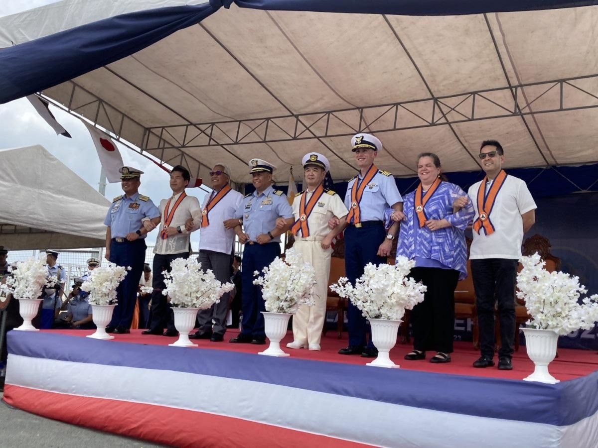 ▲南海情勢持續緊張，菲律賓海岸巡防隊、美國海岸防衛隊及日本海上保安廳1日展開首次「並肩」（KAAGAPAY）三邊海事演習以強化聯合行動力。（圖／翻攝自GMA News）