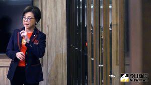 磊山保經董事長李佳蓉,過去在擔任壽險公司業務員時最高年薪曾達3700萬元,而被封為「保險天后」。(圖/記者陳思誼攝) ▲磊山保經董事長李佳蓉,過去在擔任壽險公司業務員時最高年薪曾達3700萬元,而被封為「保險天后」。(圖/記者陳思誼攝)