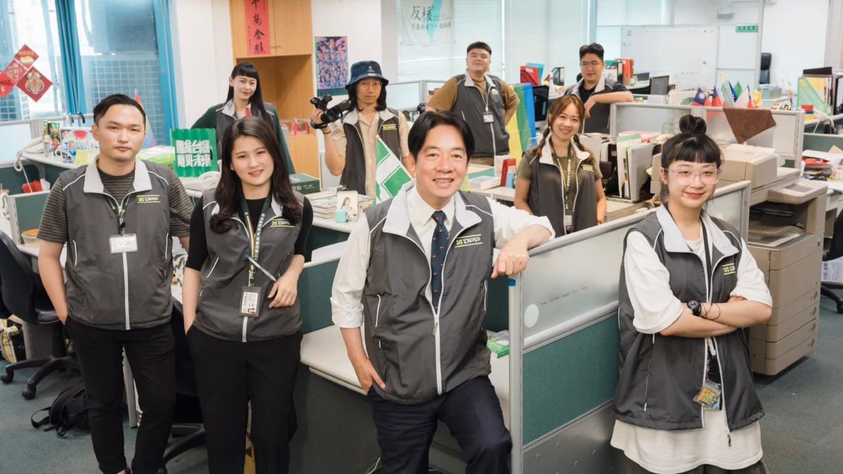 ▲ 民進黨仿《人選之人》劇照拍照片。翻攝民進黨臉書