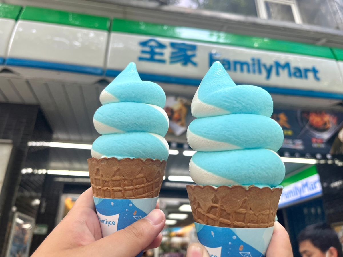 ▲全家霜淇淋跨界聯名Xpark水族館，嗨嗨蘇打新口味夢幻上市。（圖／記者鍾怡婷攝）