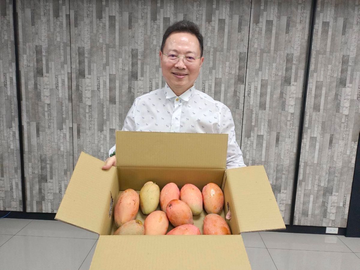 ▲鍵瞬貿易有限公司公司負責人蘇明宙熱心幫助小農，還自掏腰包贊助，短短2天就賣出了200箱（圖／記者林怡孜攝，2023,06,02）