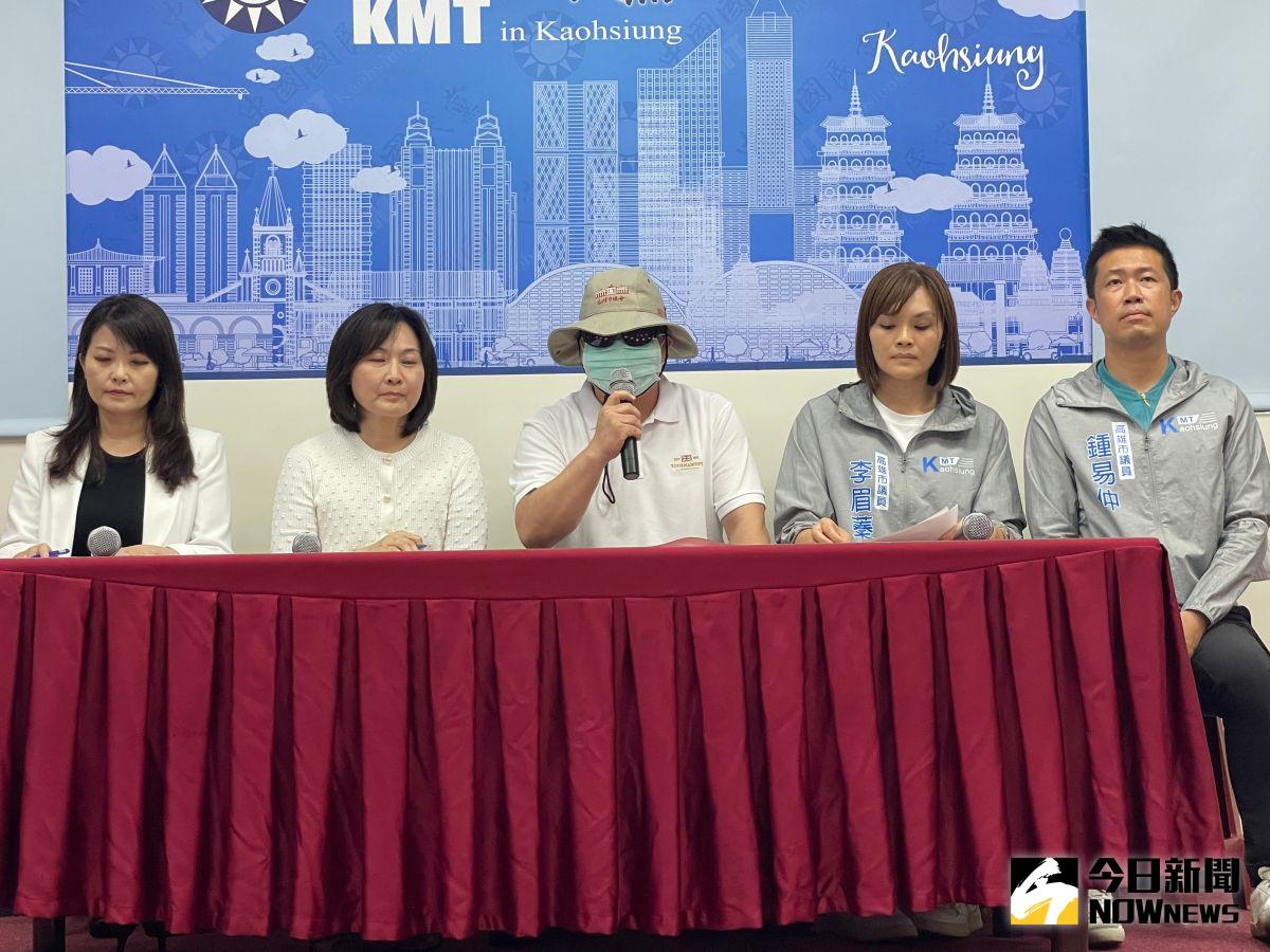 ▲高雄傳出有女公務員遭到政風室主任襲胸，高雄市議員陳麗娜、李眉蓁、鍾易仲、陳美雅今（2）日下午陪同女公務員家屬召開記者會。（圖／記者鄭婷襄攝，2023.06.02）