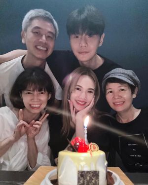 ▲楊丞琳與家人慶生，李榮浩也在台北。（圖 ／楊丞琳臉書）