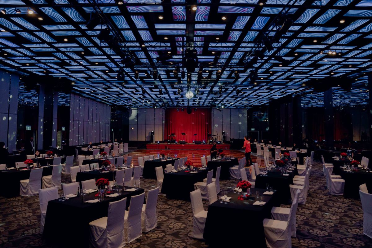 ▲台南晶英酒店邀民眾「唱K」，將邀請樂團於挑高且諾大空間的宴會廳駐唱膾炙人口的金曲，民眾亦可同樂合唱。（圖／台南晶英提供）