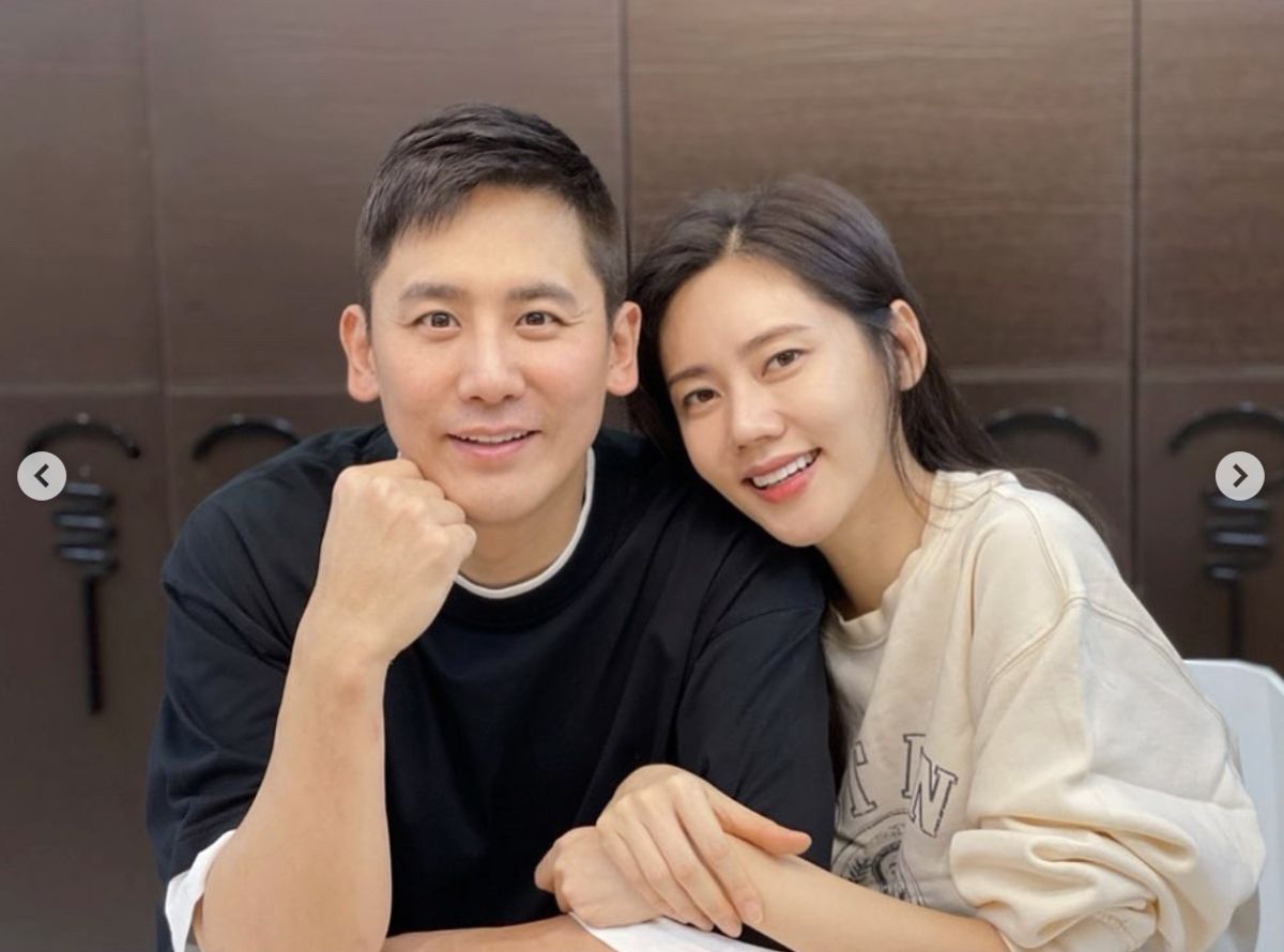 ▲秋瓷炫（右）和男星于曉光（左）合作電視劇《鐵血英雄路》時擦出愛火，兩人在2017年結婚，近日于曉光卻被狗仔爆料出軌曾參加《浪姐》的離婚女星。（圖／翻攝自秋瓷炫IG）