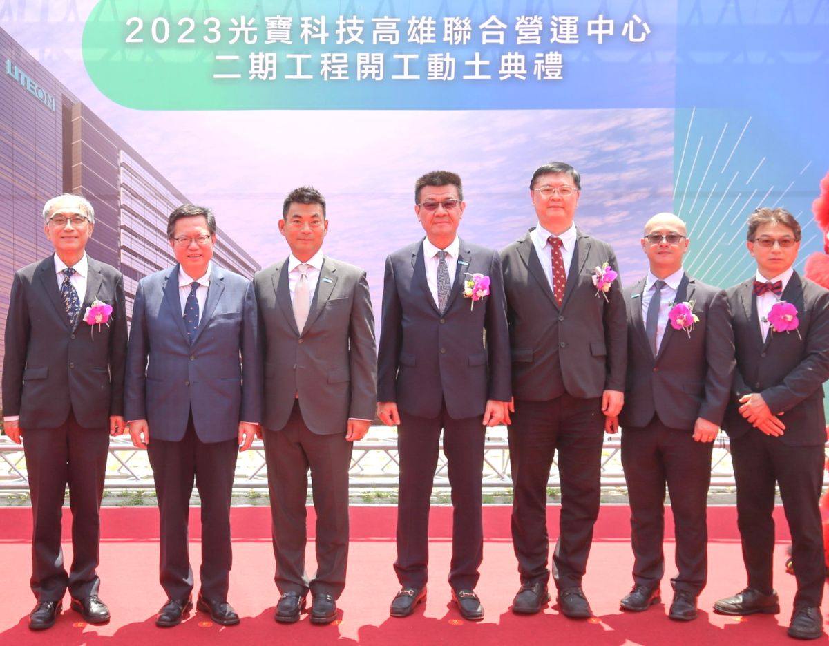 ▲行政院副院長鄭文燦(左2)，由加工區管理處處長楊伯耕(左1)陪同，參與楠梓科技產業園區光寶科技高雄聯合營運中心2期工程動土儀式。(圖／記者黃守作攝，2023.06.02)