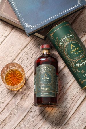 ▲空靈AIREM 15年 43%單一麥芽西班牙威士忌,4200元。(圖/英蓋爾) ▲空靈AIREM 15年 43%單一麥芽西班牙威士忌,4200元。(圖/英蓋爾)