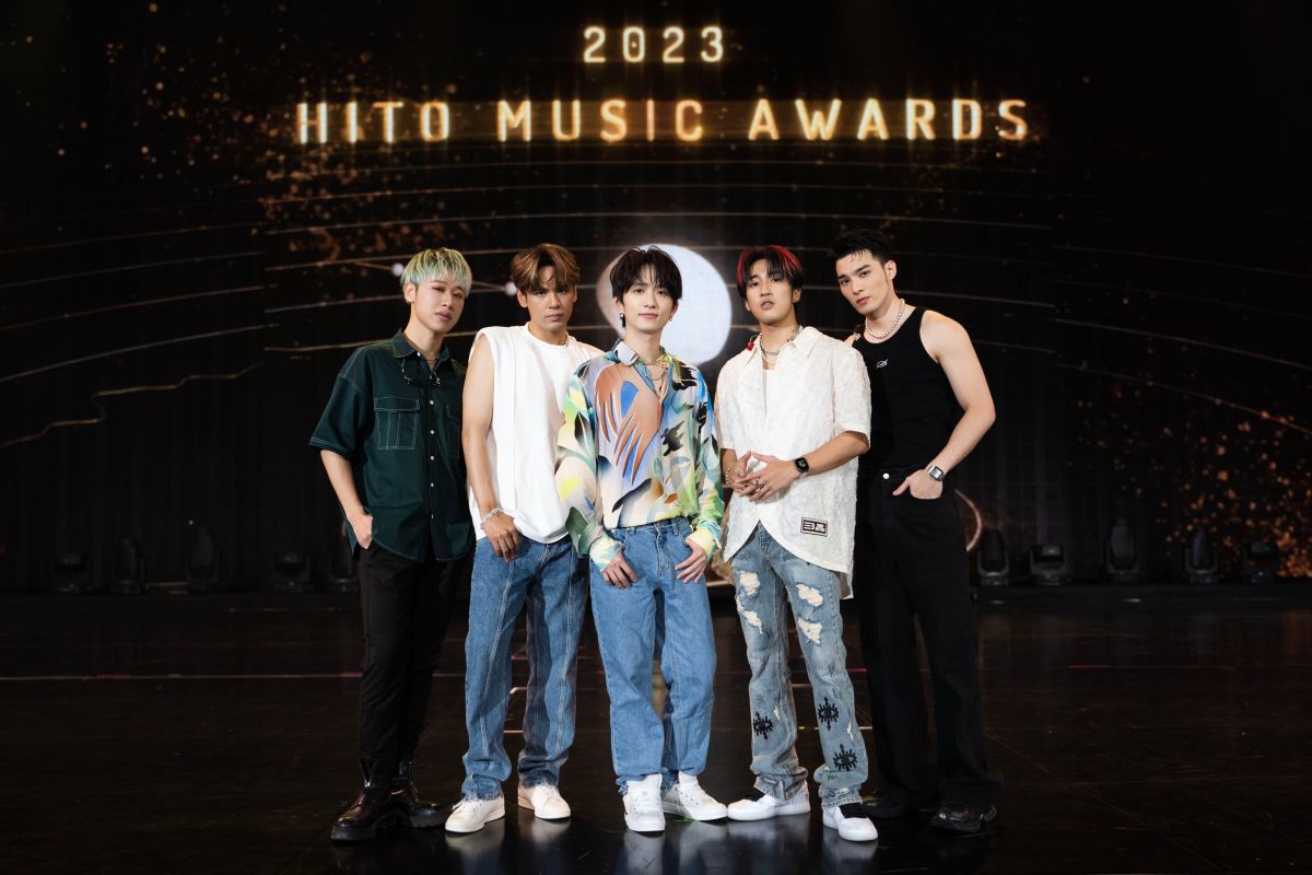 ▲五堅情由陳零九、黃偉晉、小賴、邱鋒澤、婁峻碩組成，（2）日出席「2023 hito流行音樂獎頒獎典禮」彩排。（圖／Hit Fm聯播網提供）