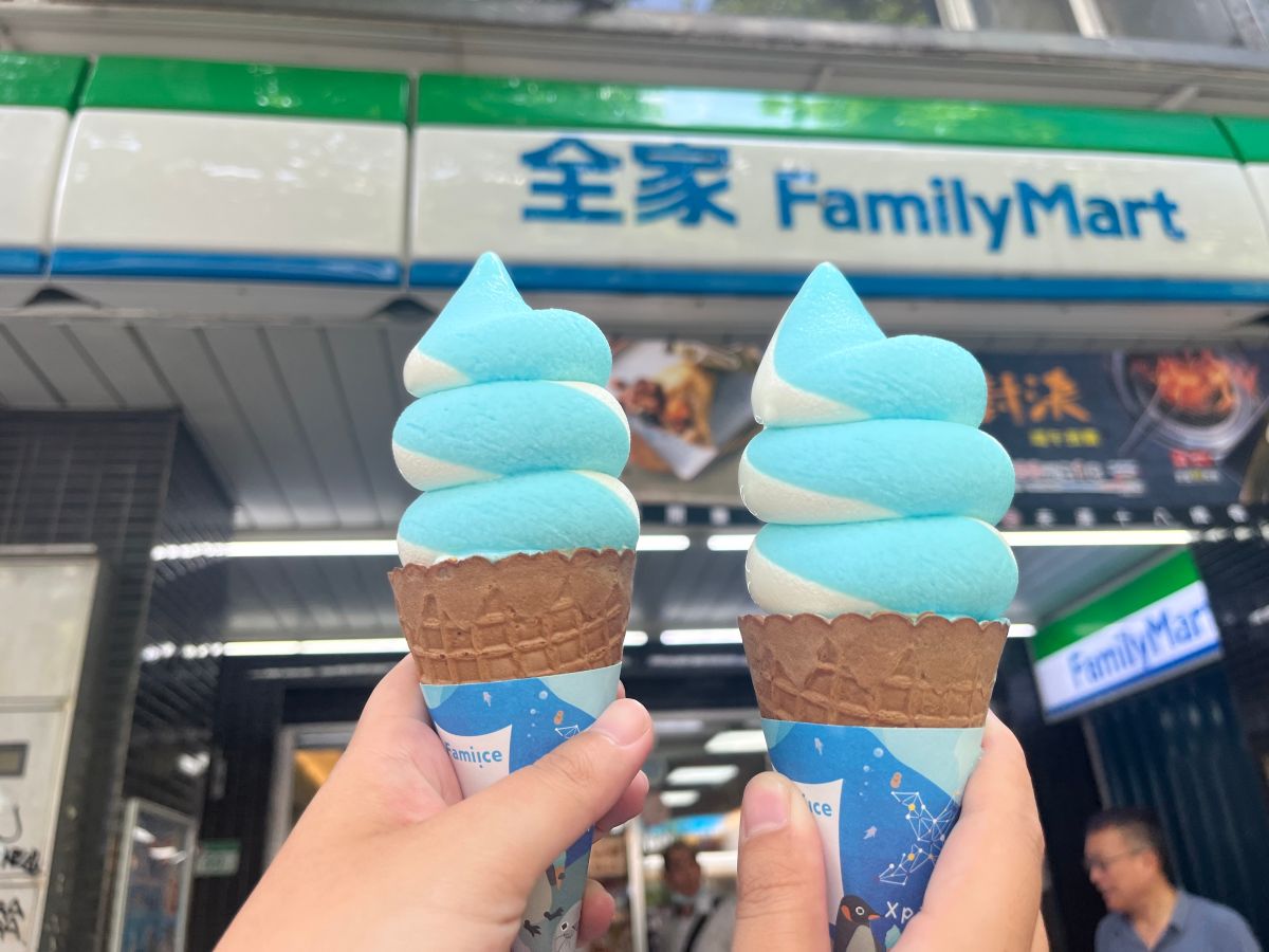 ▲全家霜淇淋跨界聯名Xpark水族館，嗨嗨蘇打新口味夢幻上市。（圖／記者鍾怡婷攝）