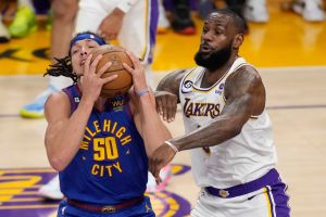 LeBron James有足夠的體型去防守Aaron Gordon ▲LeBron James有足夠的體型去防守Aaron Gordon。(圖/美聯社/達志影像)