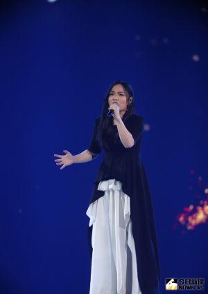▲hito音樂獎，徐佳瑩獻唱虐心情歌〈沒有第三者的分手〉。（圖／記者陳明中攝影） 