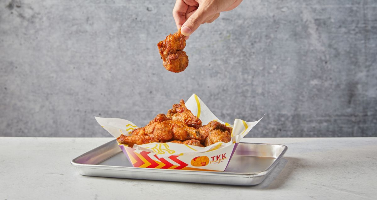 ▲頂呱呱「一斤翅小腿」特價199元，49元加購呱呱包、地瓜薯條、紅茶雪泥等。電商618購物節肯德基PK雙饗卡APP，蛋撻6元、炸雞18元。（圖／頂呱呱提供）