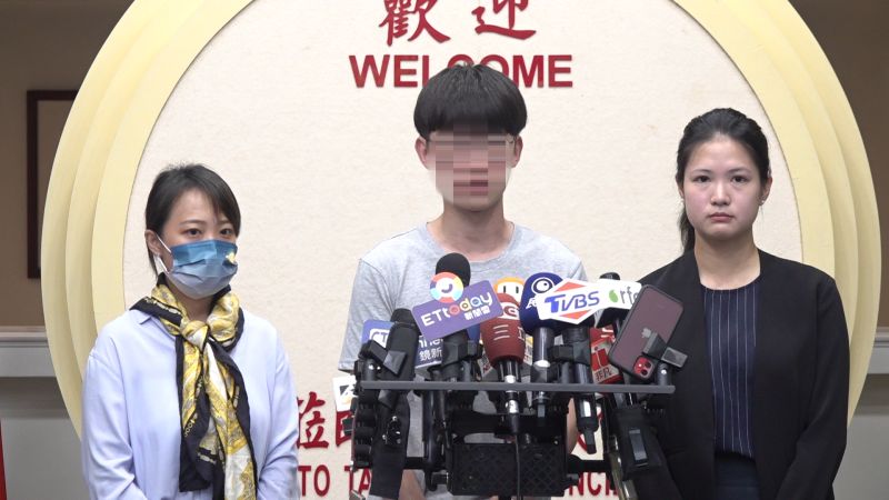 ▲受害者李先生出面控訴王丹性侵未遂。（圖／記者朱永強攝）