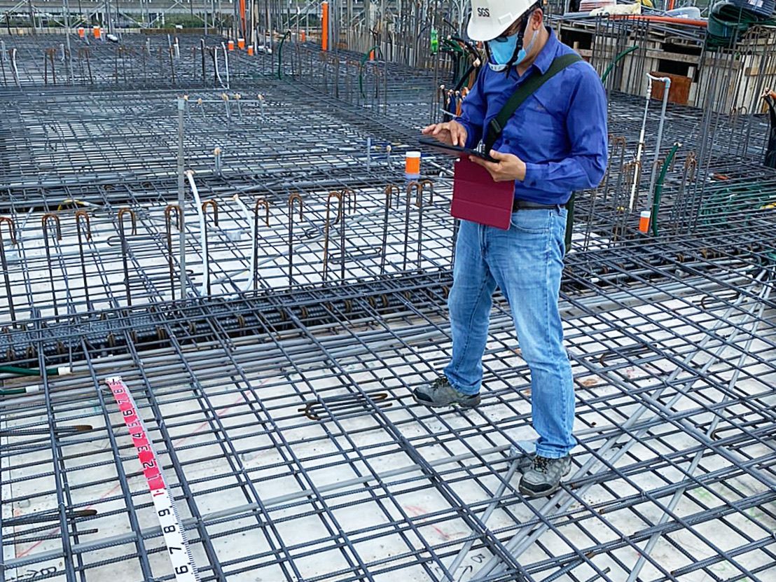 ▲晶悅首發與全球最具公信力的SGS集團合作，為住宅大樓做高標準的SGS檢驗。（圖／記者陳美嘉翻攝）