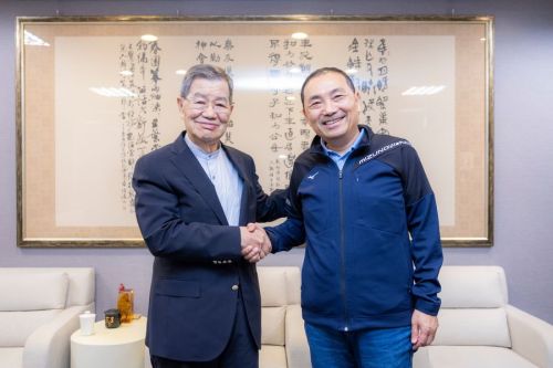 ▲新北市長侯友宜2024年競選總統時，曾拜會蕭萬長。（圖／翻攝侯友宜臉書）