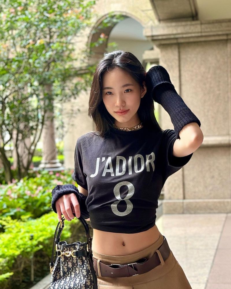▲對自己身材超自律的Lily曾在IG限時動態中回答粉絲提問，大方公布自己當時的身高165公分、體重43公斤。（圖／截自Lily IG）