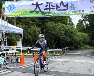 自由車／太平山挑戰賽　前勁車隊黃冠霖陡坡處猛攻、單飛奪冠
