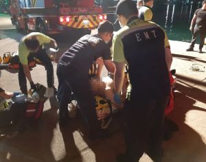 基隆正濱漁港傳墜海！警消急派潛水員打撈　輪椅男獲救無生命跡象
