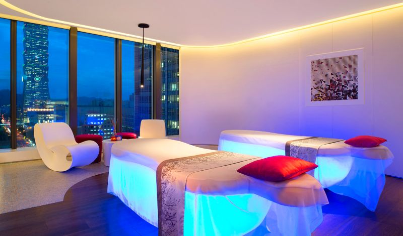 ▲台北W飯店「AWAY紓壓艙SPA」,可欣賞台北101美景。(圖/台北W飯店提供)