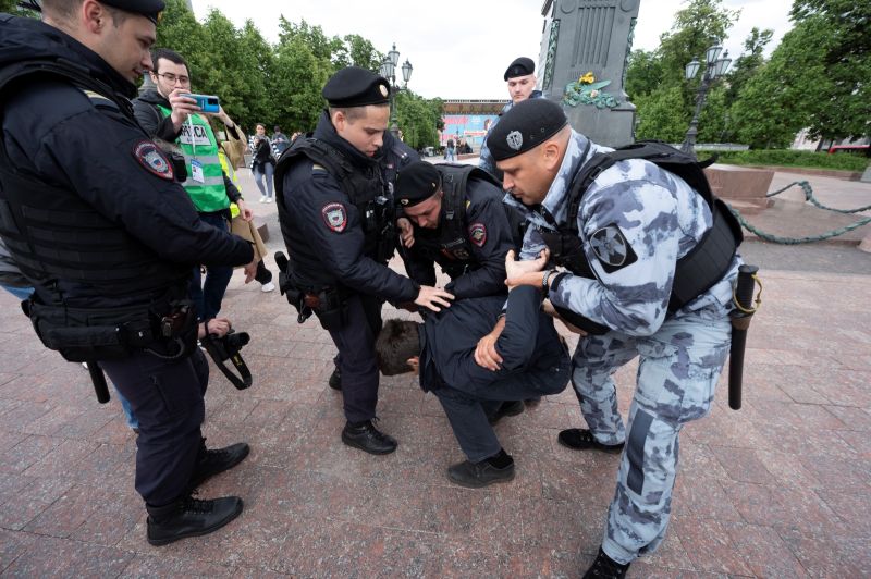 ▲超過百名俄羅斯反對派領袖納瓦尼的支持者，於6月4日當天，在俄國多座城市遭逮捕。（圖／美聯社／達志影像）