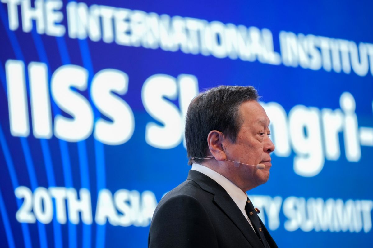 ▲日本防衛省今天表示，日本航空自衛隊與美軍的最先進匿蹤戰機F-35的引擎整備據點在IHI公司瑞穗廠（東京都瑞穗町）成立，明天開始運作。圖為日本防衛大臣濱田靖一。（圖／美聯社／達志影像）