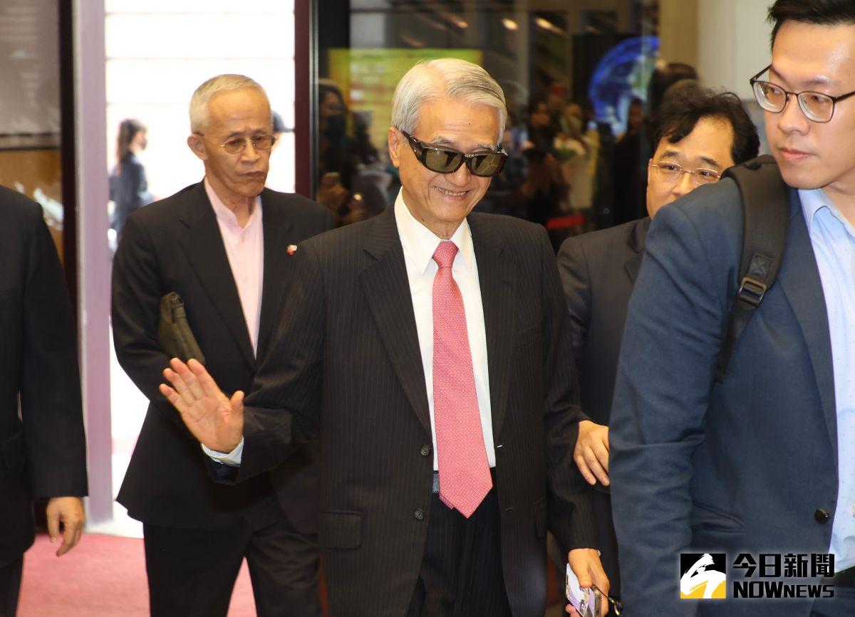 ▲新光人壽前董事長吳東進涉弊遭檢調約談，並以1億元天價交保待傳，也牽扯出「陰謀論」，市場高度關注是否影響新壽增資及加速「金金併」進度。（圖／記者陳明中攝，2023.6.5）