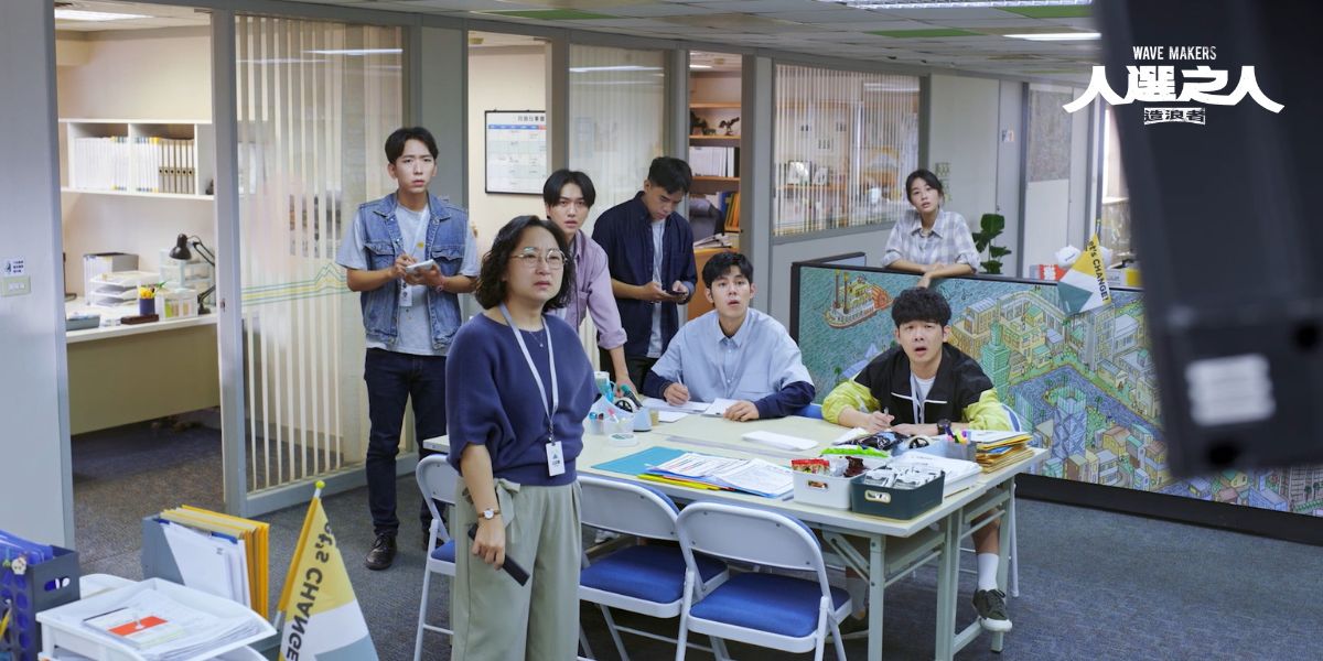 ▲ 公正黨幕僚每天要緊盯新聞時事發展。翻攝人選之人臉書