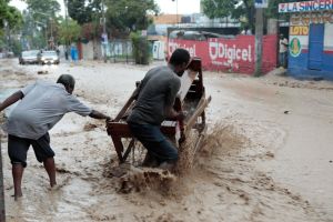 ▲海地3日降下暴雨，超過1.3萬人流離失所。（圖／美聯社／達志影像）
