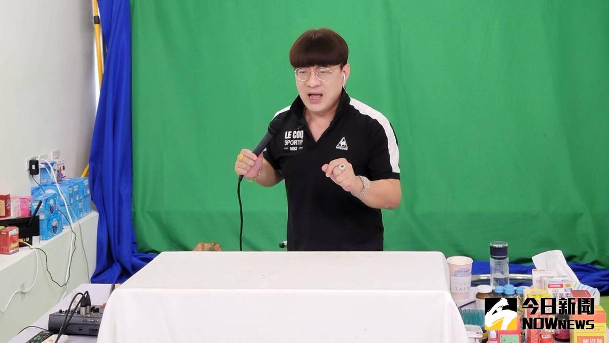 ▲阿國是被電視購物耽誤的創作型歌手，目前只能在購物頻道上唱給大家聽。（圖／記者陳美嘉攝，2023.06.05）