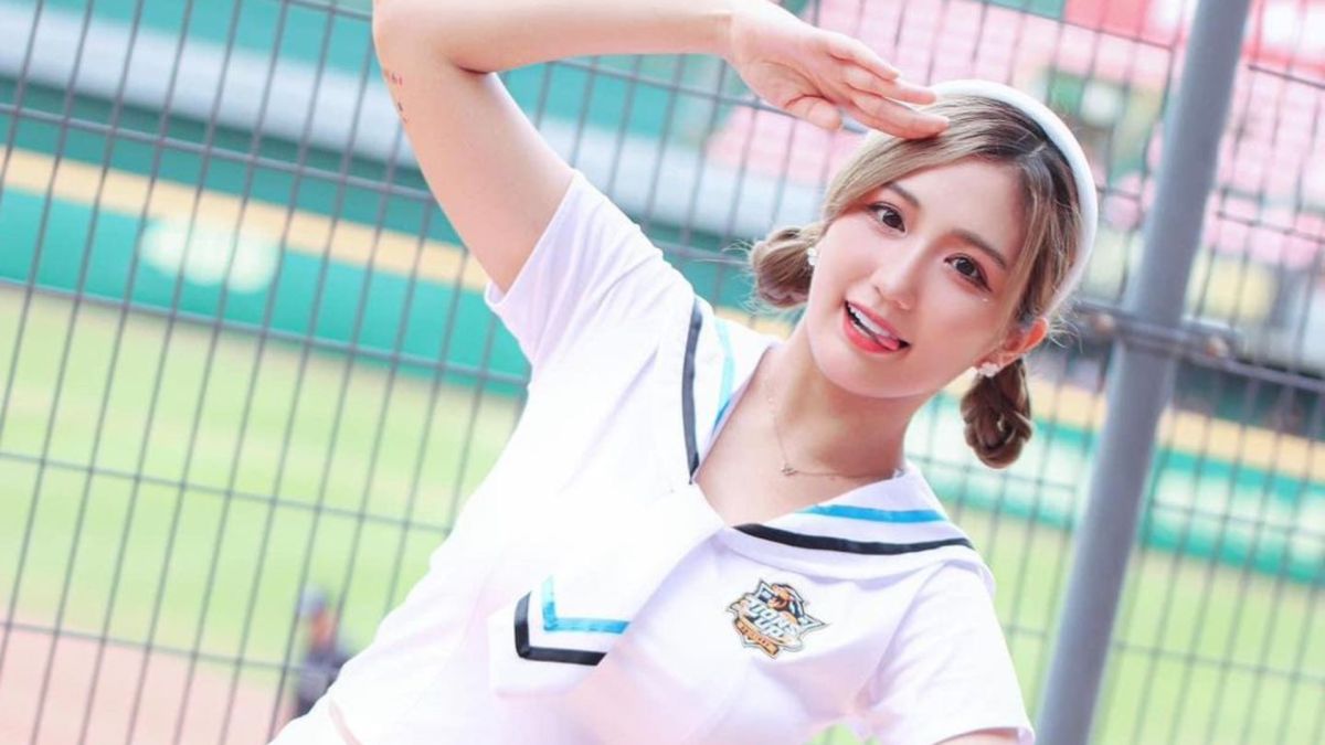 ▲被譽為啦啦隊南霸天的Uni Girls成員Mina，日前的水手服應援片獲得瘋傳，而她也大方承認動過豐胸手術，直呼：「我看了我就是開心！」（圖／Mina IG）