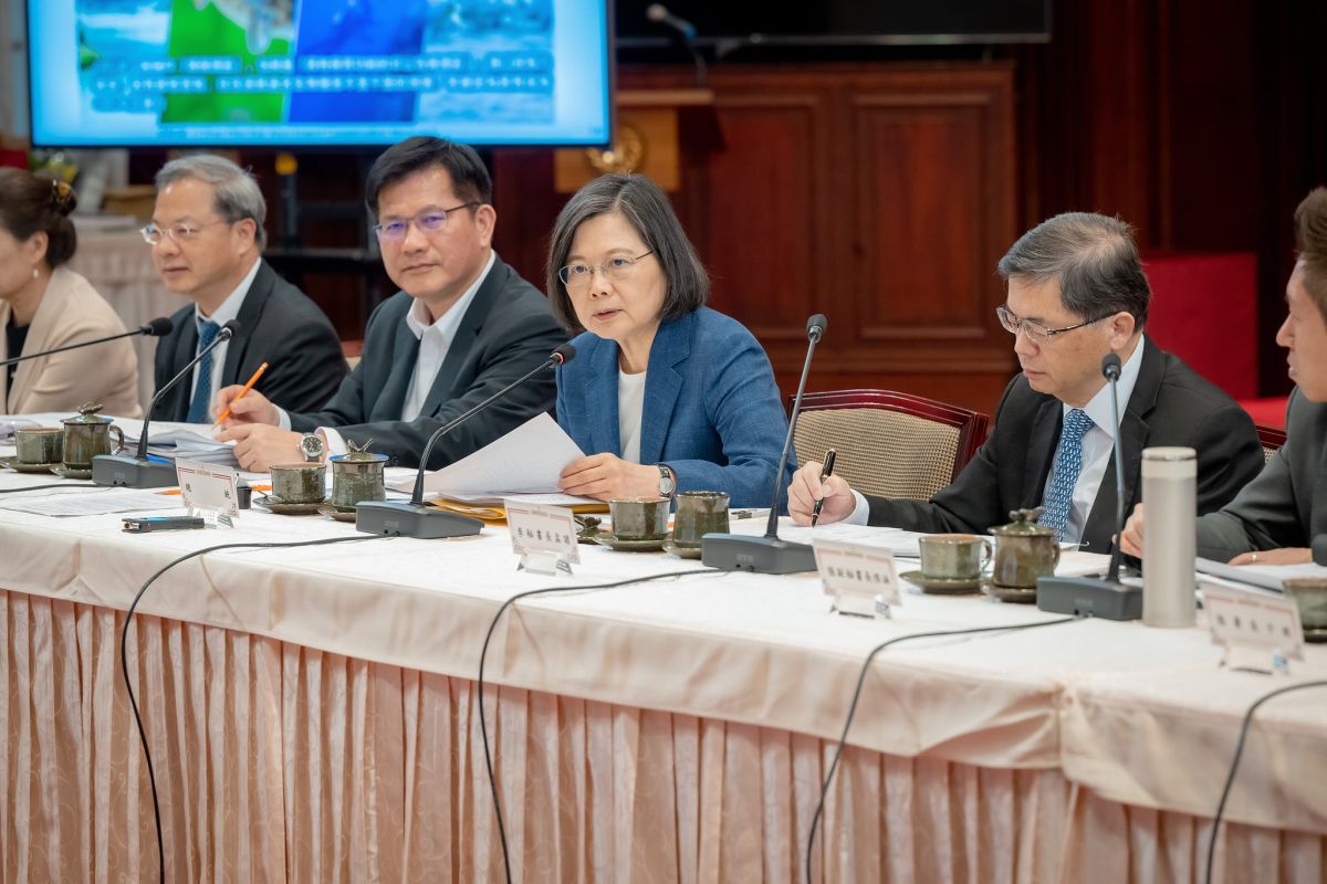 ▲總統蔡英文今日接見「2023年全國NGOs環境會議」環保團體代表，強調「非核家園」還在、不必擔心。（圖／總統府提供）