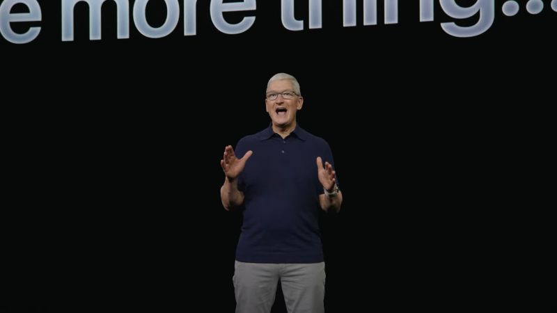 ▲蘋果執行長庫克在WWDC23發表首款頭戴裝置Vision Pro，另有iOS17、MacBook Air也是大亮點，全場懶人包快速看懂。（圖／翻攝直播影片）