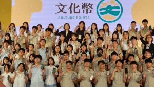 文化成年禮金來了！大學姊蔡英文為青年送上台灣首次成年禮
