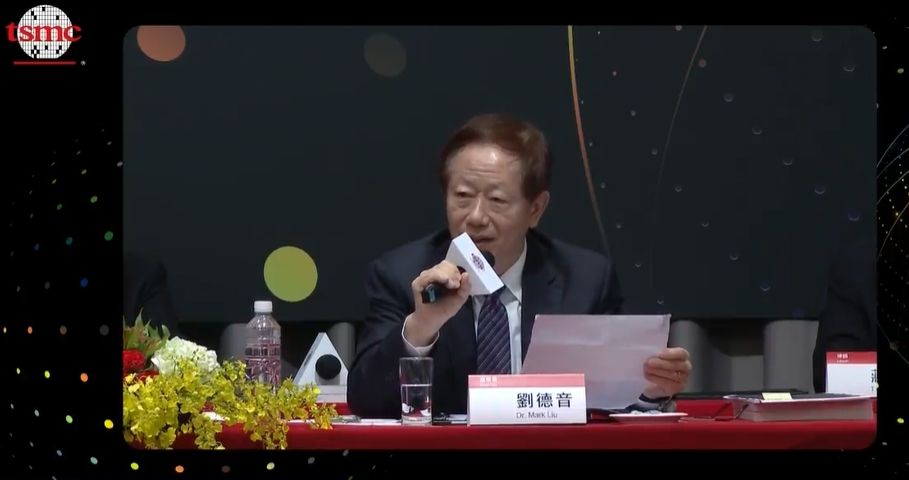 ▲台積電今（6）日召開股東會，不少小股東聚焦台積電電夠不夠用？台積電董事長劉德音表示，會盡力購買綠電，還說「政府說電夠用，也只能相信」。（圖／擷取自台積電股東會直播畫面）