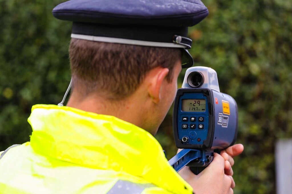 ▲在芬蘭，超速違規的罰金是按照駕駛人的日收入來計算。上週六一位富豪超速30公里，吞下12萬1000歐元、約新台幣398萬元的天價罰單。（示意圖／美聯社／達志影像）