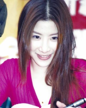 ▲陶莉萍2000年舉唱簽唱會，一曲〈好想再聽一遍〉讓她紅遍大街小巷。（圖 ／陶莉萍臉書）