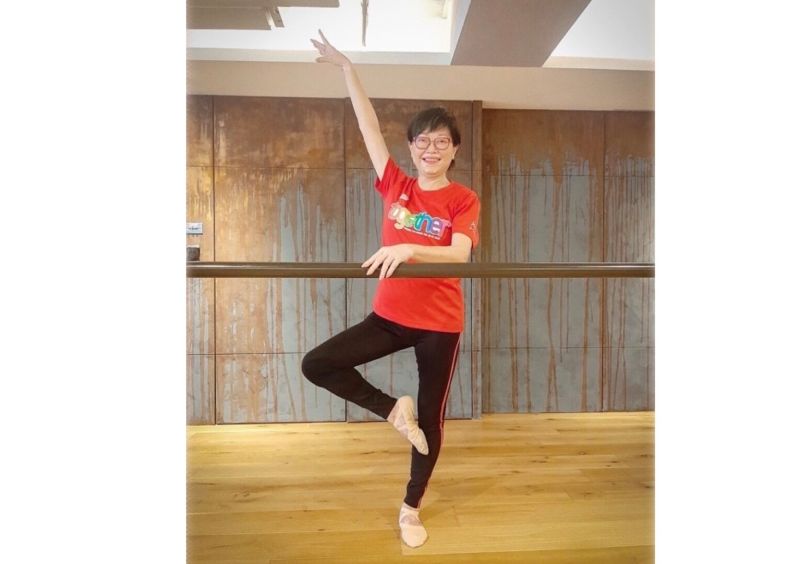 ▲磊山保經董事長李佳蓉現年68歲，在3年前愛上跳芭蕾，即便自認是「笨天鵝」，也沒音感，但還是很享受跳舞的過程。（圖／磊山保經提供）