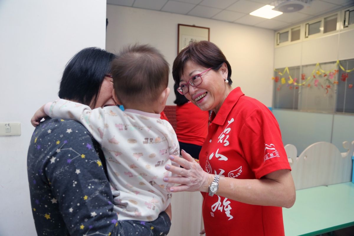 ▲磊山保經董事長李佳蓉35歲從貿易女強人轉入保險業，全因孩子對她又愛又怕，讓她快心轉業，果然半年後，孩子就不再怕她。（圖／磊山保經提供）