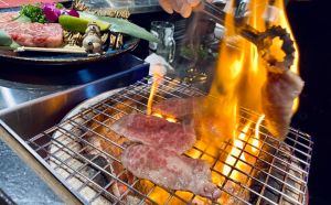 肉你好燒肉插旗東區！大啖一整頭日本國產牛7切　生日招待火焰蝦
