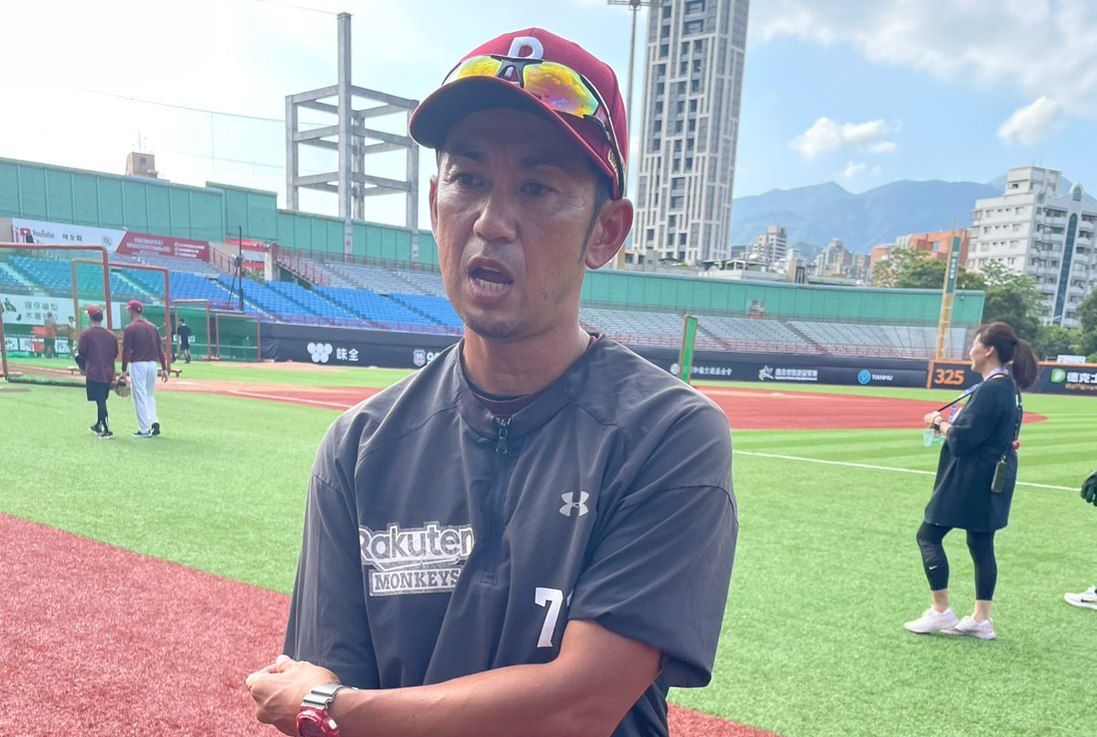 ▲樂天桃猿投手教練川岸強上一軍接替許銘傑的位置。（圖／吳政紘攝）