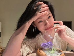▲小S今（6）日在臉書、IG上透露自己在日本餐廳不慎將酒杯捏碎，意外受傷。（圖／翻攝小S IG）